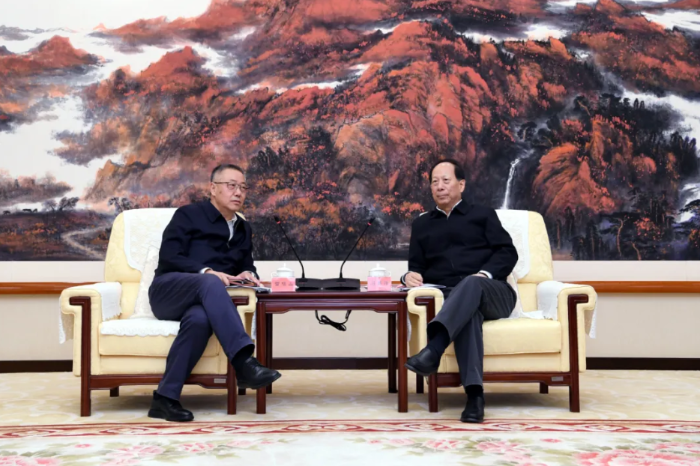 雷鸣山拜会内蒙古自治区党委书记石泰峰
