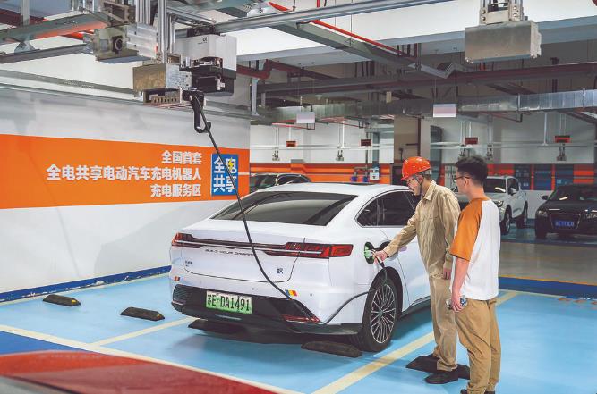 新能源汽车充电机器人系统在江苏苏州投用