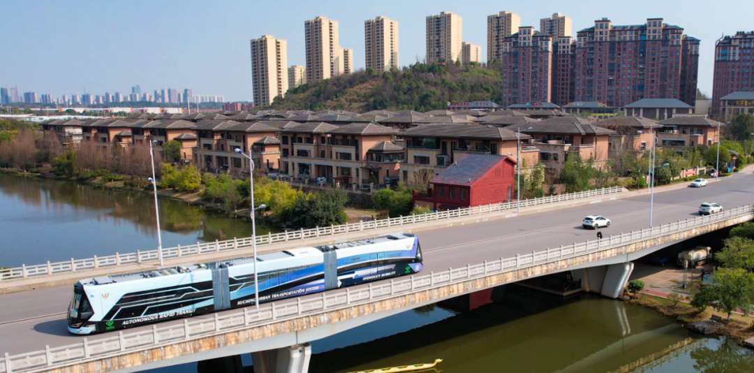 我国自主研制，全球首辆正规买球app排行榜平台源智轨电车“出海”!
