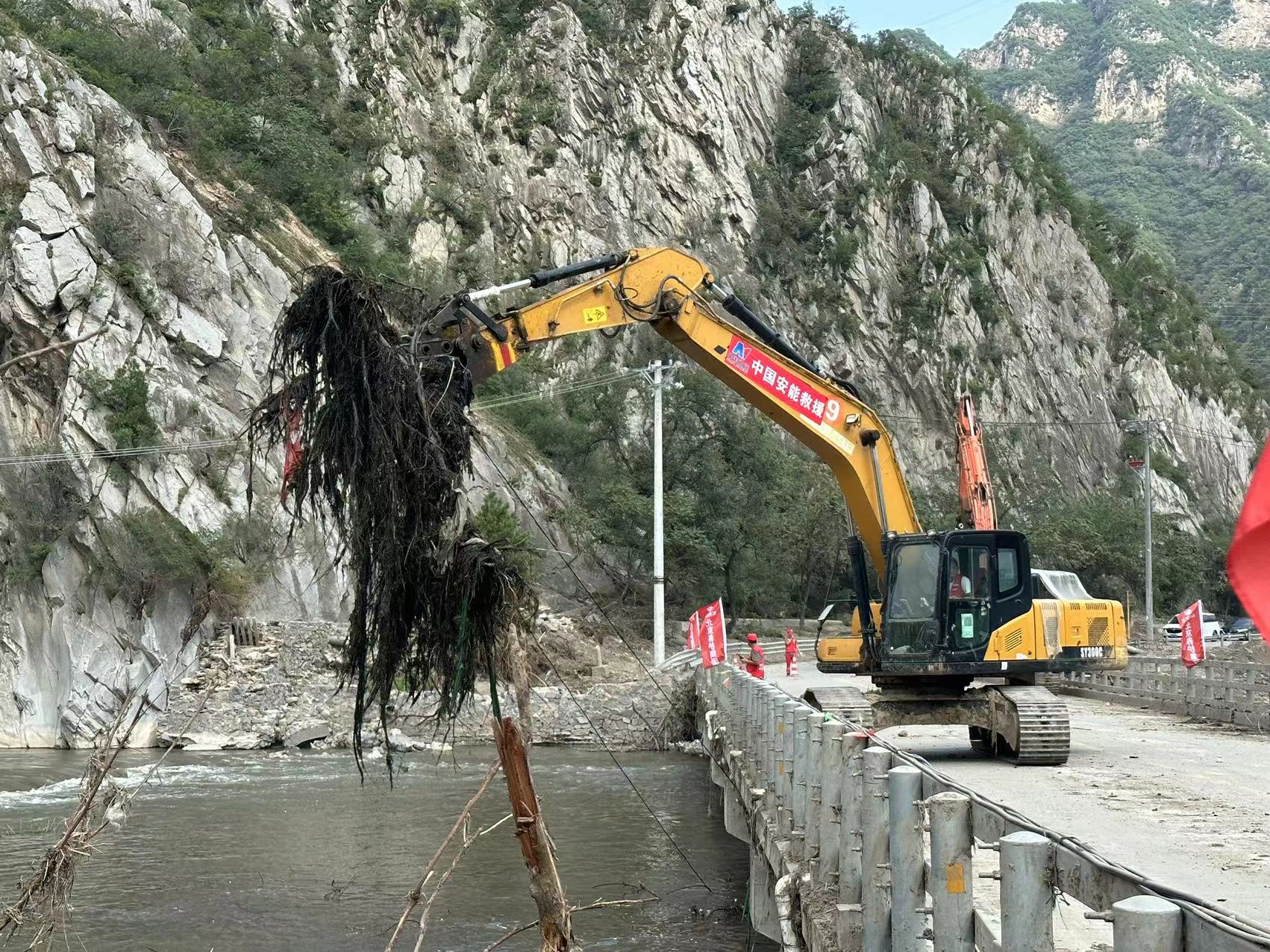 【抢险救灾 我们在前线】中国安能紧急支援北京门头沟永定河河道清理工作