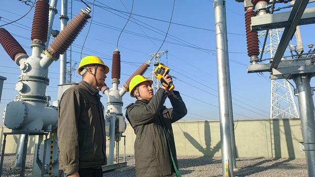 国网孟津供电公司：逆行迎战寒潮 全力保暖保供