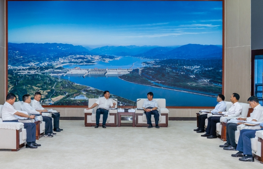 三峡集团与中国铁建座谈