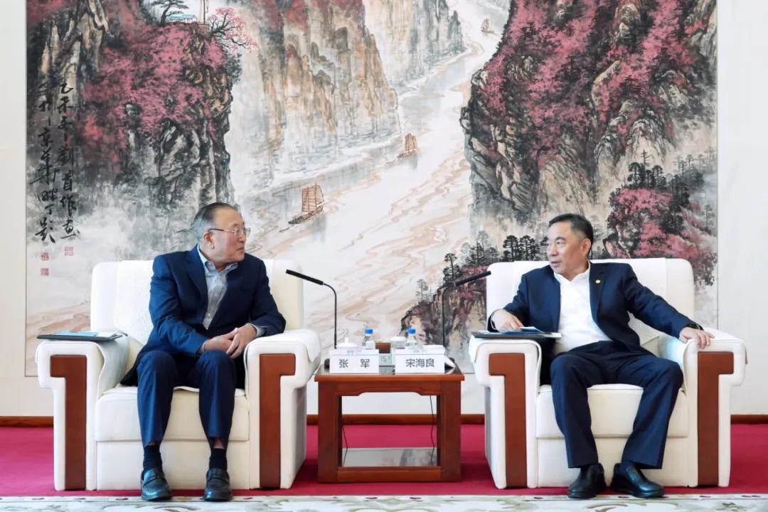 中国能建董事长宋海良与博鳌亚洲论坛秘书长张军会谈