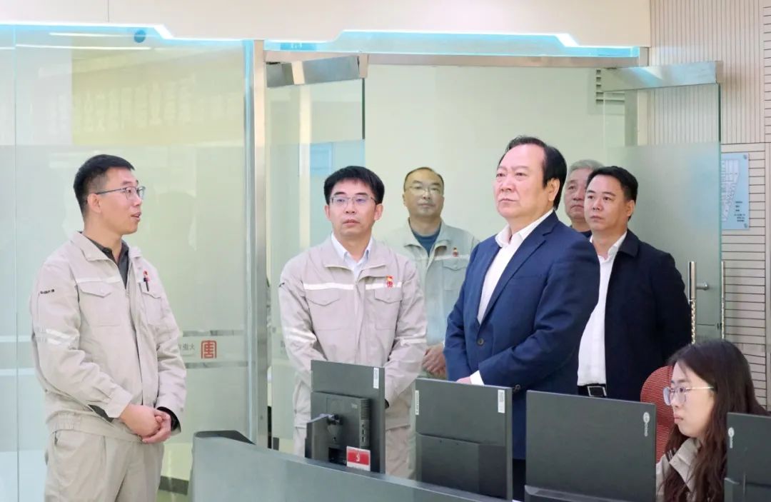 大唐国际发电公司党委书记、董事长李凯到承德新能源事业部调研