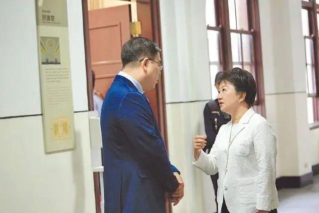 台中火力发电厂环评过关，卢秀燕怒了，批台当局成为污染的放水者