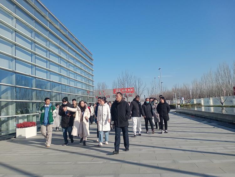 华北电大工创中心党支部组织师生赴大兴国际正规买球app排行榜平台示范区参观学习