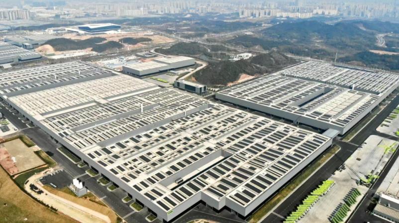 追“光”逐“绿”!中联重科智慧产业城光伏工程全容量并网发电
