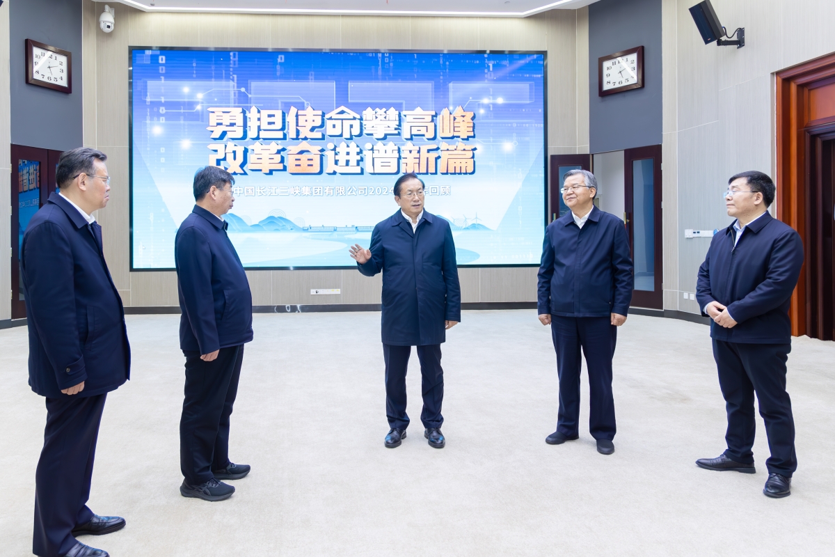 湖北省委书记王忠林、省长李殿勋走访慰问三峡集团
