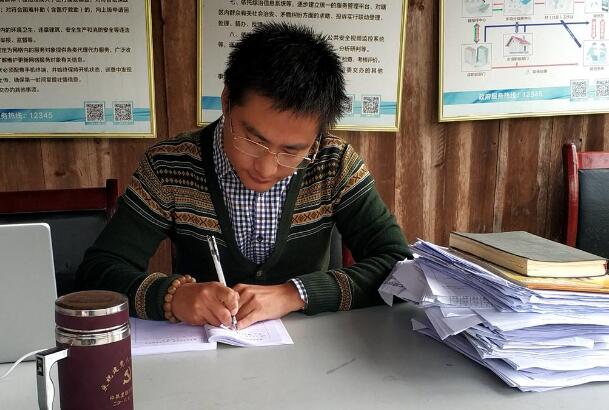 大山里的爸爸——记大唐石门发电公司扶贫干事任光宝